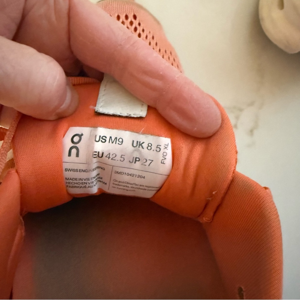 On Running Cloudsurfer Flame Orange Preowned runn… - image 4